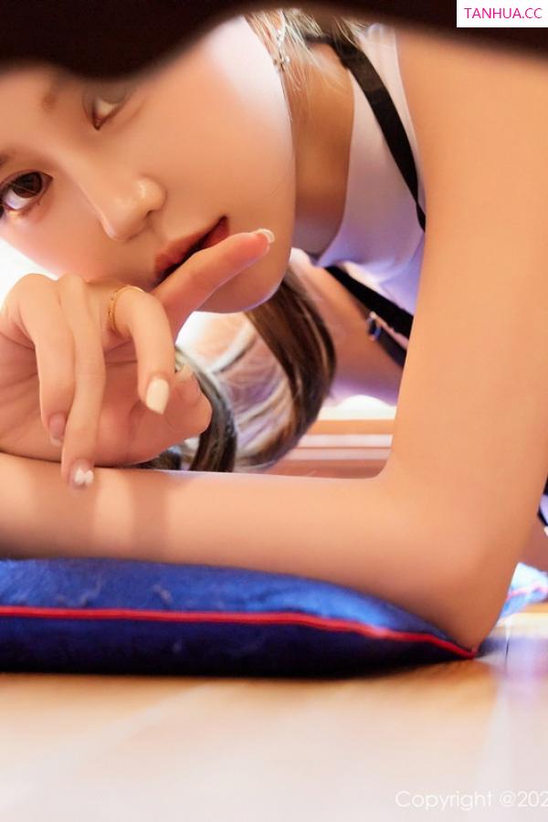 tina_甜仔  [XiuRen]高清写真图 2023.11.28 No.7730 tina_甜仔 济州岛旅拍第31张图片